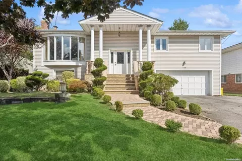 758 Turf Rd, Valley Stream, NY 11581