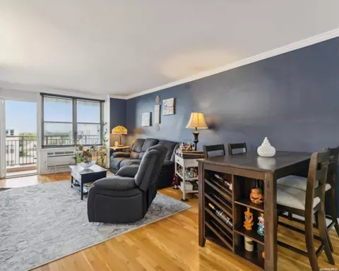 410 E Broadway #5G, Long Beach, NY 11561