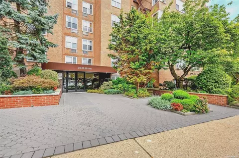 210-15 23rd Ave #6J, Bayside, NY 11360