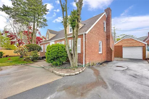 168 Roberta St, Valley Stream, NY 11580
