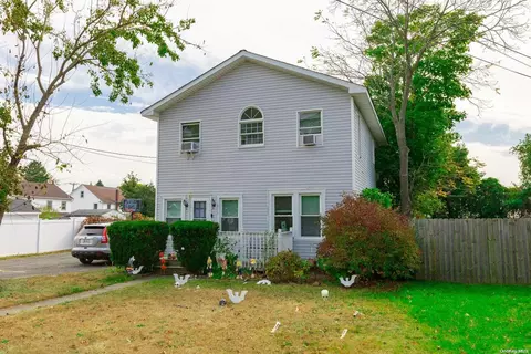 300 Oak St, Patchogue, NY 11772