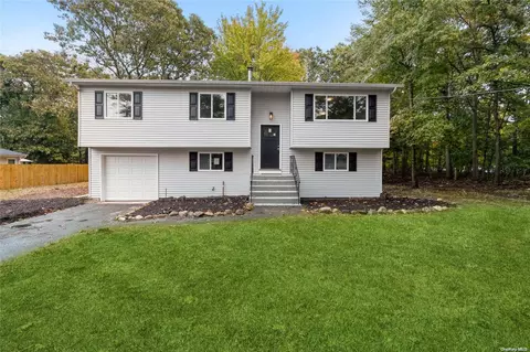 29 Wilson Ave, Middle Island, NY 11953