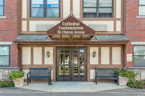 55 Clinton Ave #206, Rockville Centre, NY 11570