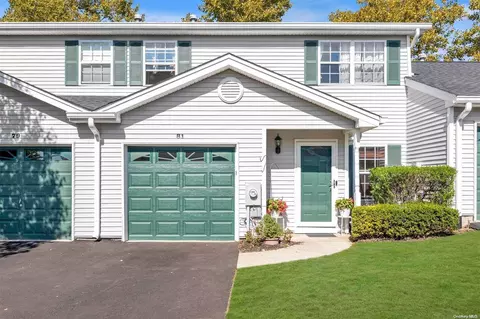 81 Biltmore Cir #81, Huntington Station, NY 11746