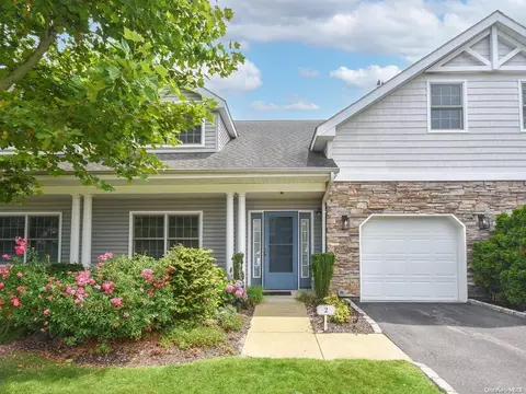 2 Miro Pl #2, North Hempstead, NY 11050