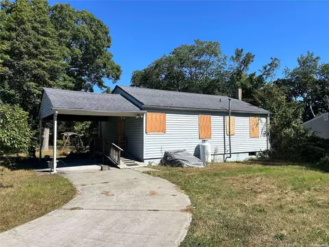 94 Beaver Dam Rd, Bellport, NY 11713