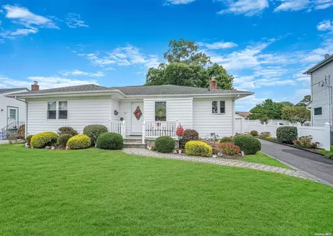 521 Poplar Ln, East Meadow, NY 11554