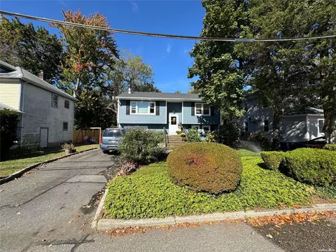 13 E 17th St, Huntington Station, NY 11746