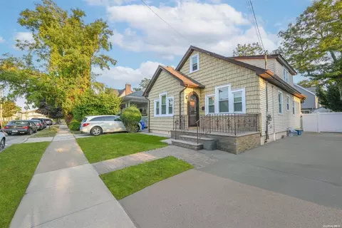 170 Leverich St, Hempstead, NY 11550