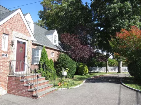 115 Jackson Ave, Massapequa Park, NY 11762