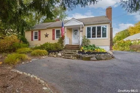 217 Oakwood Rd, Huntington, NY 11743