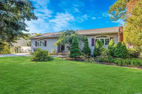 66 Lillian Rd, Nesconset, NY 11767