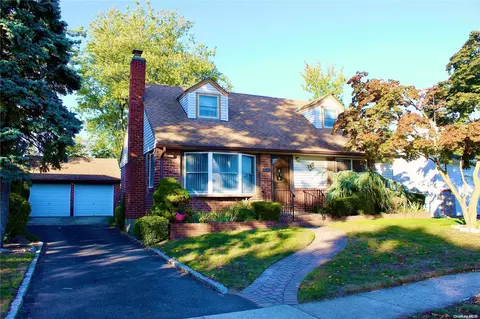 1118 Lorraine Dr, Franklin Square, NY 11010