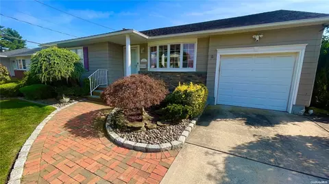 3208 Cherrywood Dr, Wantagh, NY 11793