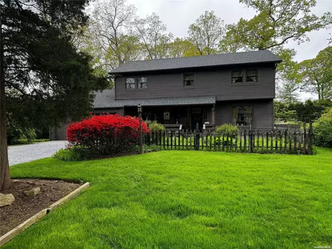 29 Sherry Dr, Setauket, NY 11733