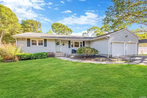 227 Oak St, Medford, NY 11763