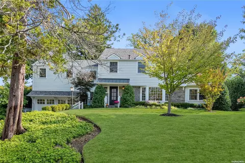 12 Lynn Rd, North Hempstead, NY 11050