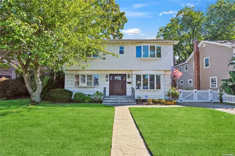 383 Jefferson St, Franklin Square, NY 11010