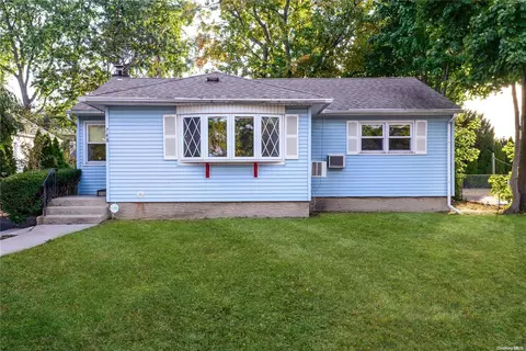 748 Carman Ave, North Hempstead, NY 11590