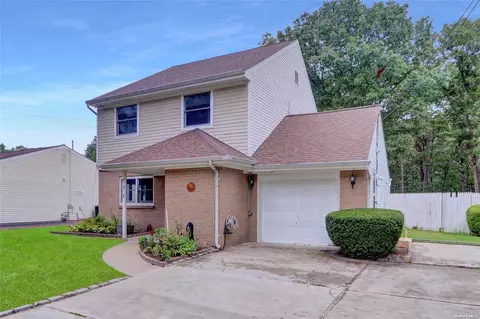 773 Waverly Ave, Holtsville, NY 11742
