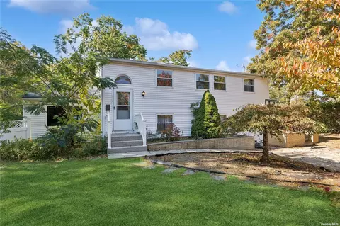 290 Arrowhead Ln, Centereach, NY 11720