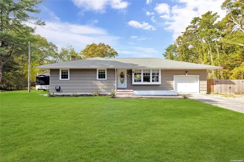 474 Middle Island Rd, Brookhaven, NY 11980