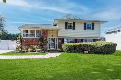 106 Hobart St, East Islip, NY 11730
