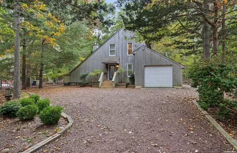 11 Gunpowder Ln, East Hampton, NY 11937