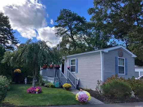 525 D11 Riverleigh, Riverhead, NY 11901