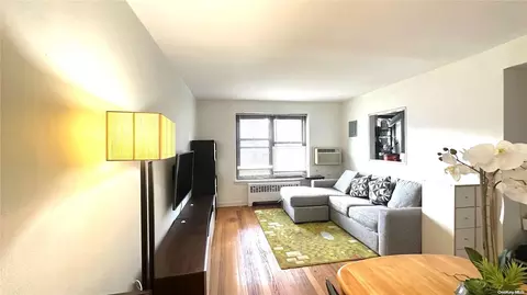 1 Terrace Cir #1F, North Hempstead, NY 11021