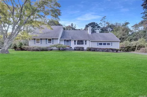 35 Greenhill Ln, Huntington, NY 11743
