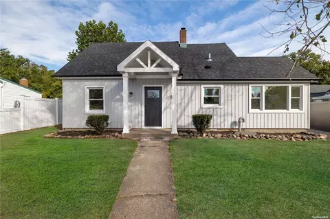 42 Heather Ln, Levittown, NY 11756