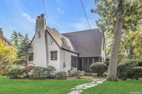 36 Woodbine Ave, Merrick, NY 11566