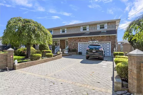 206 N Poplar St, Massapequa, NY 11758