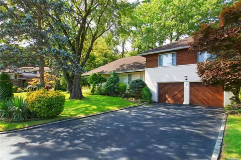 5 South Dr, North Hempstead, NY 11576