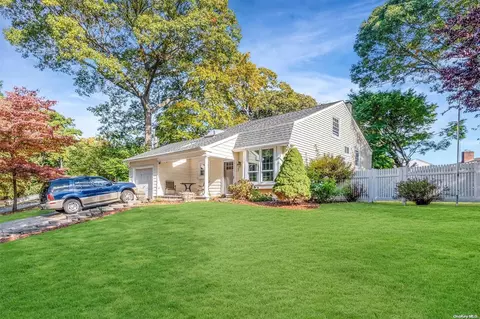 7 Renwick Rd, Lake Ronkonkoma, NY 11779
