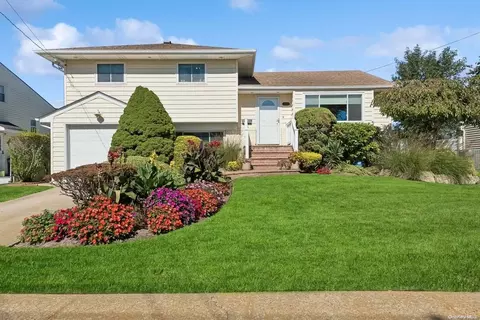 2481 Horace Ct, Bellmore, NY 11710