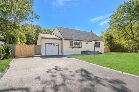 36 Peeker Ave, Mastic Beach, NY 11951