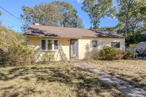 74 Sylvan Ave, Riverhead, NY 11901