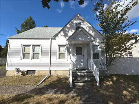 38 2nd Ave, Central Islip, NY 11722