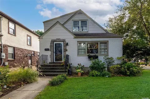 152 Cherry St, Floral Park, NY 11001