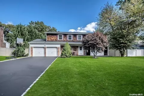 41 Neil Dr, Smithtown, NY 11787