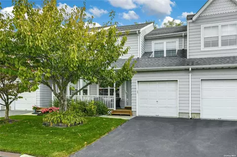 46 Pleasantview Dr #-, Central Islip, NY 11722