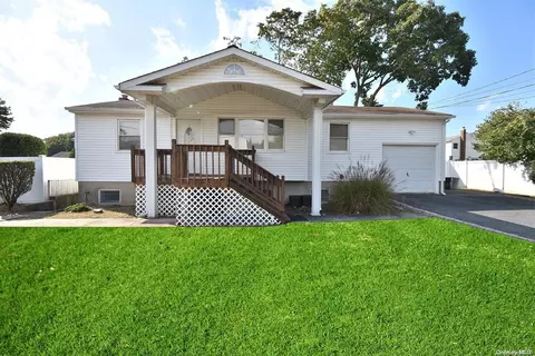 10 Knickerbocker Ave, Bohemia, NY 11716