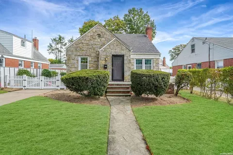 300 Jefferson Ave, Franklin Square, NY 11010