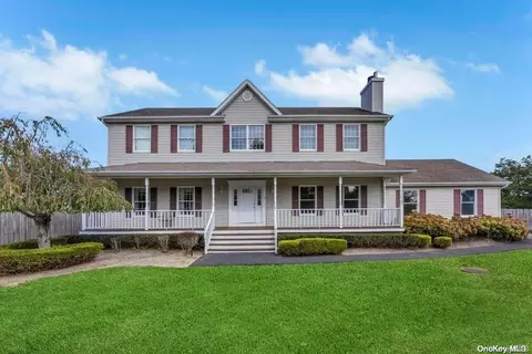 3 Sherry Ct, Manorville, NY 11949