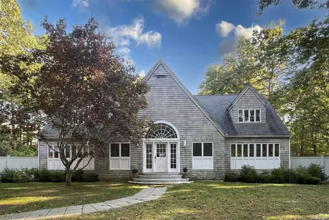 95 Laurel Valley Dr, Sag Harbor, NY 11963