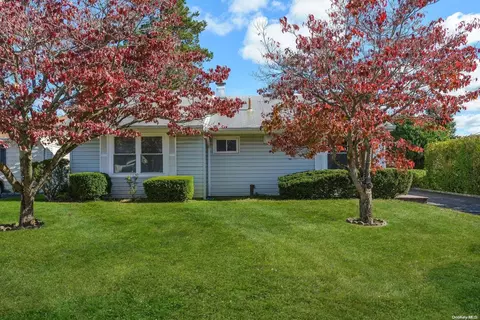 3 Sands Rd, Glen Cove, NY 11542