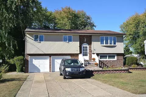 99 Andrew Ave, Islip Terrace, NY 11752
