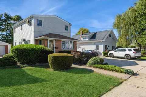 223 W Nicholai St, Hicksville, NY 11801